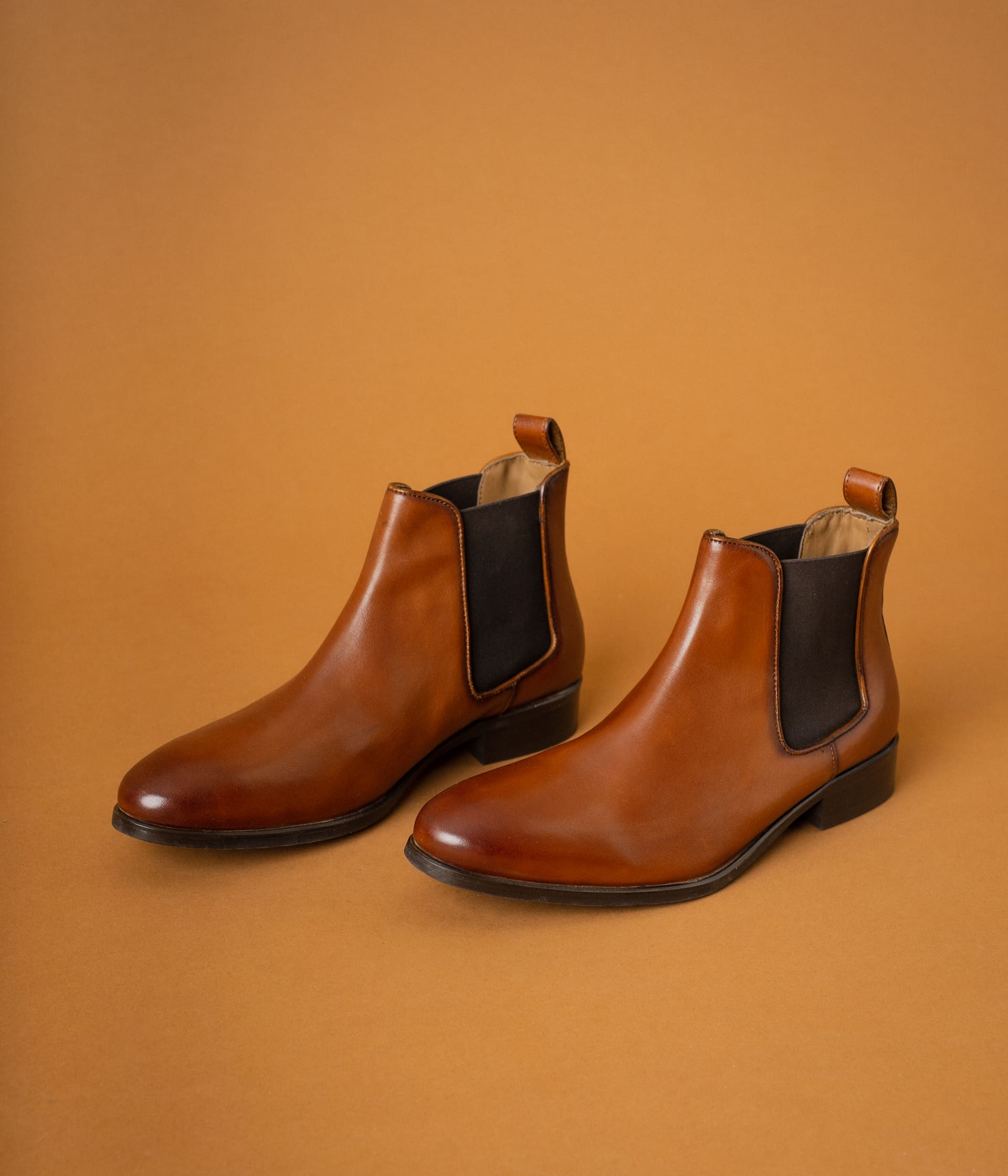Bottines sales cognac homme