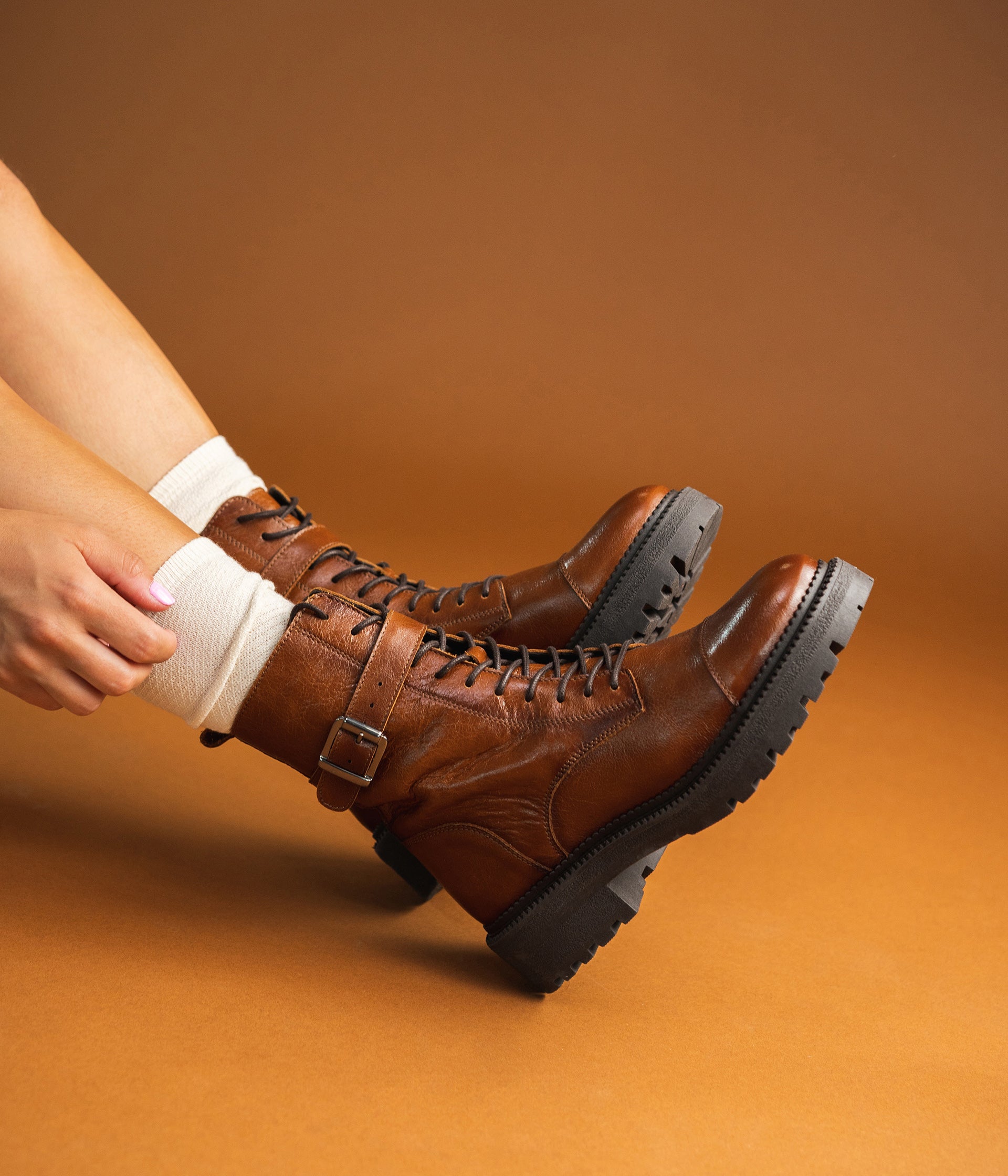 Bottines cuir cognac top femme