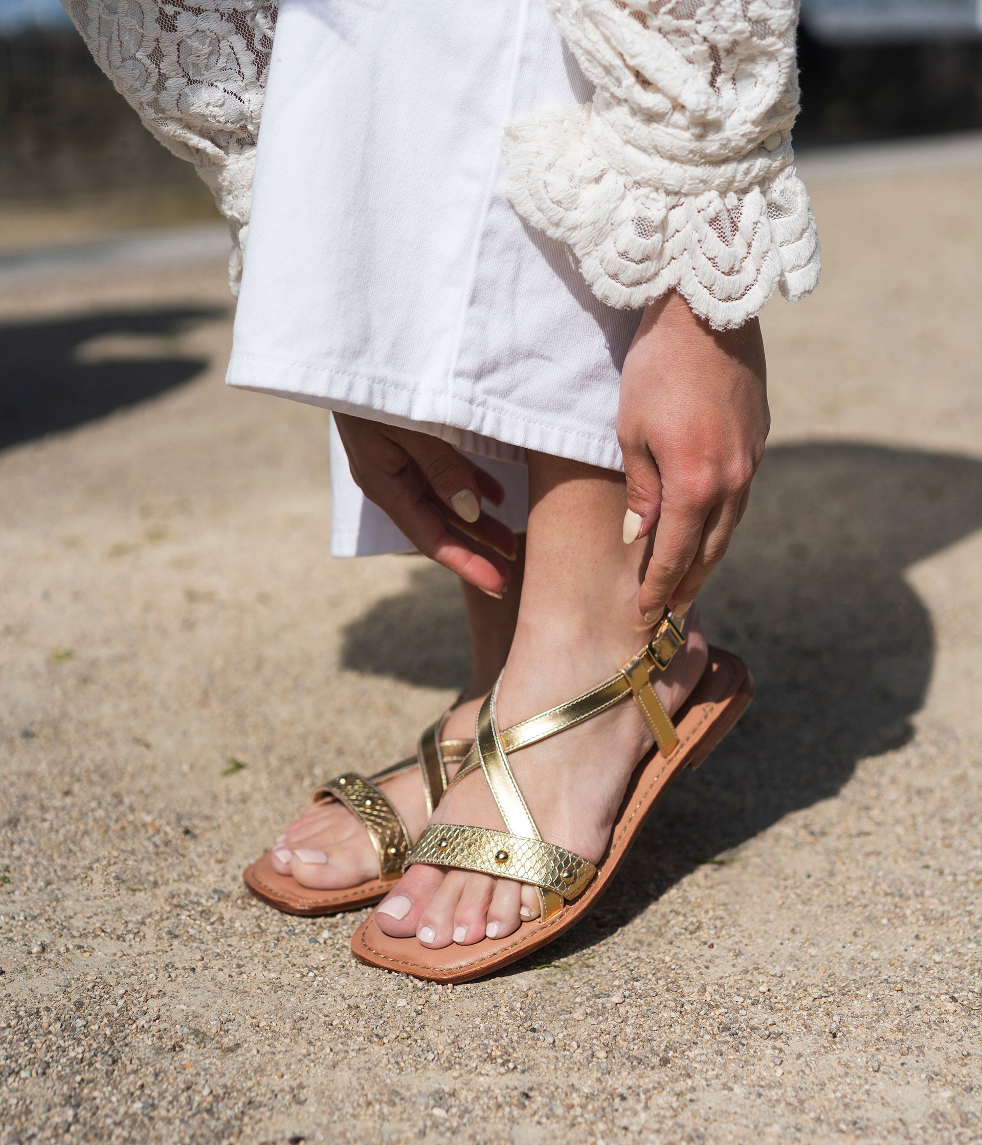 Sandale plate outlet doré femme